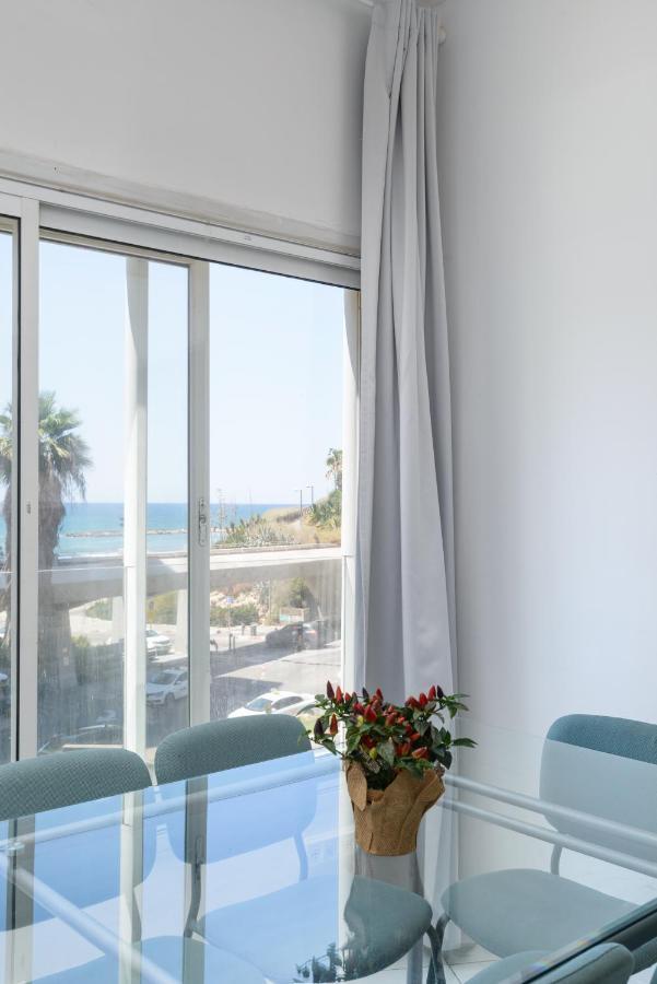 Sea View 2 Bedroom Apartment With Bomb Shelter Tel Aviv Eksteriør billede