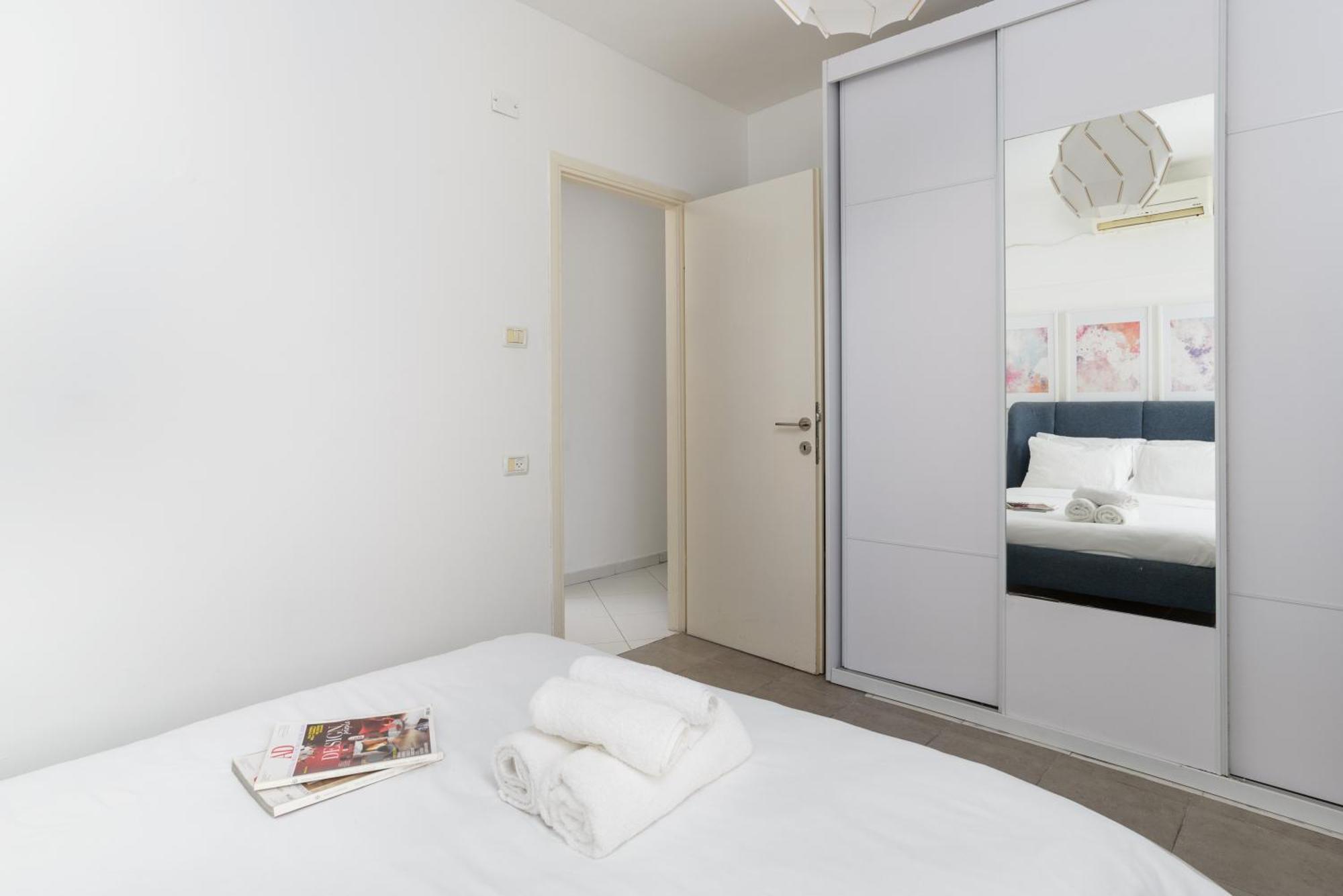 Sea View 2 Bedroom Apartment With Bomb Shelter Tel Aviv Eksteriør billede