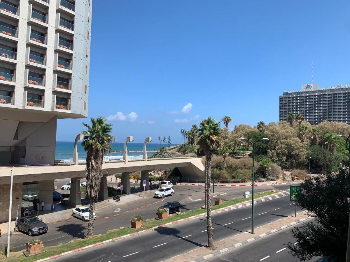 Sea View 2 Bedroom Apartment With Bomb Shelter Tel Aviv Eksteriør billede