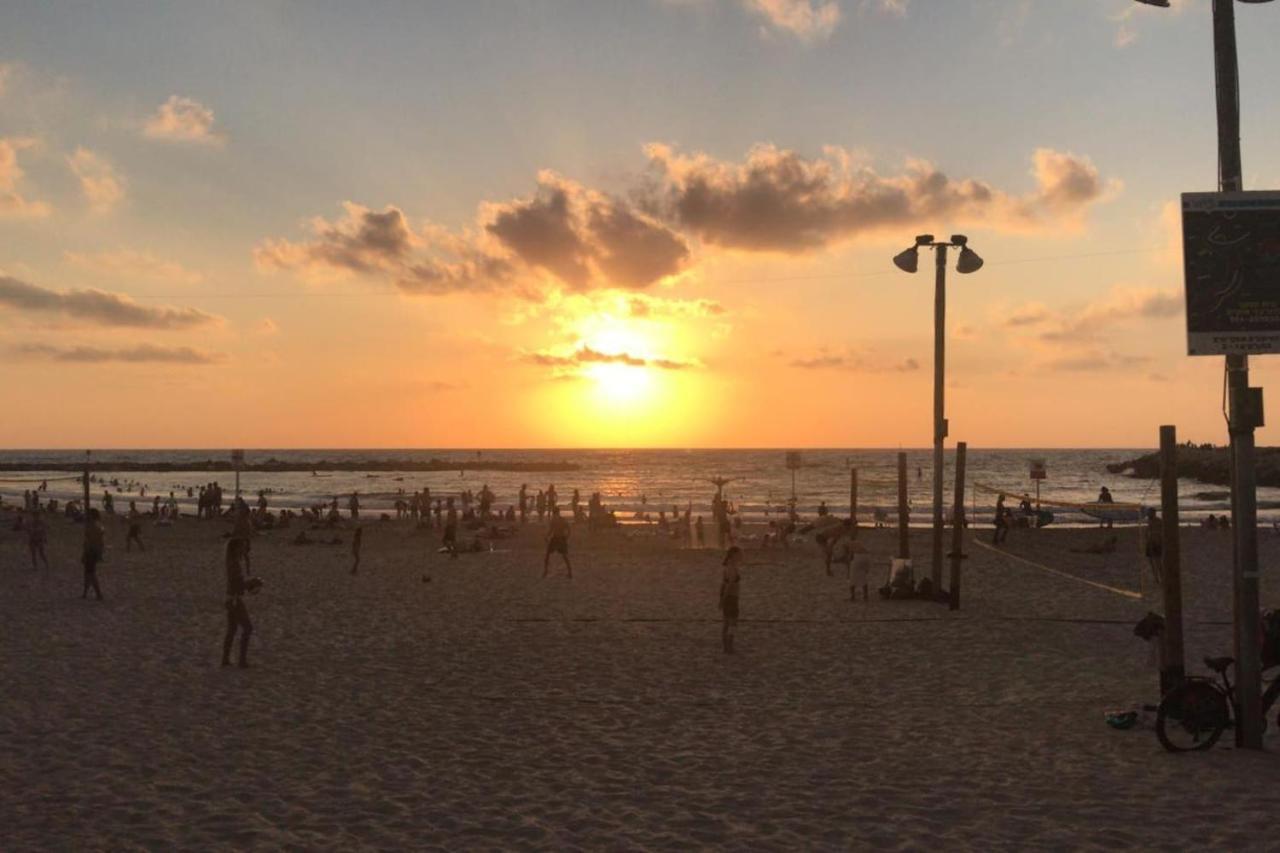 Sea View 2 Bedroom Apartment With Bomb Shelter Tel Aviv Eksteriør billede