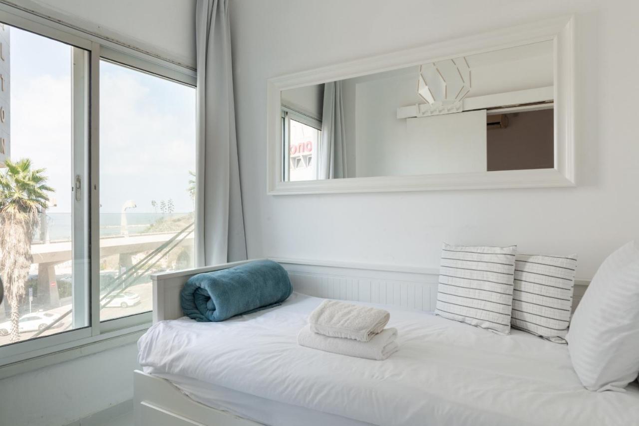 Sea View 2 Bedroom Apartment With Bomb Shelter Tel Aviv Eksteriør billede